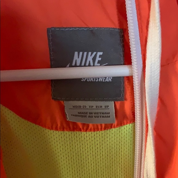 Nike rain coat - Picture 2 of 4
